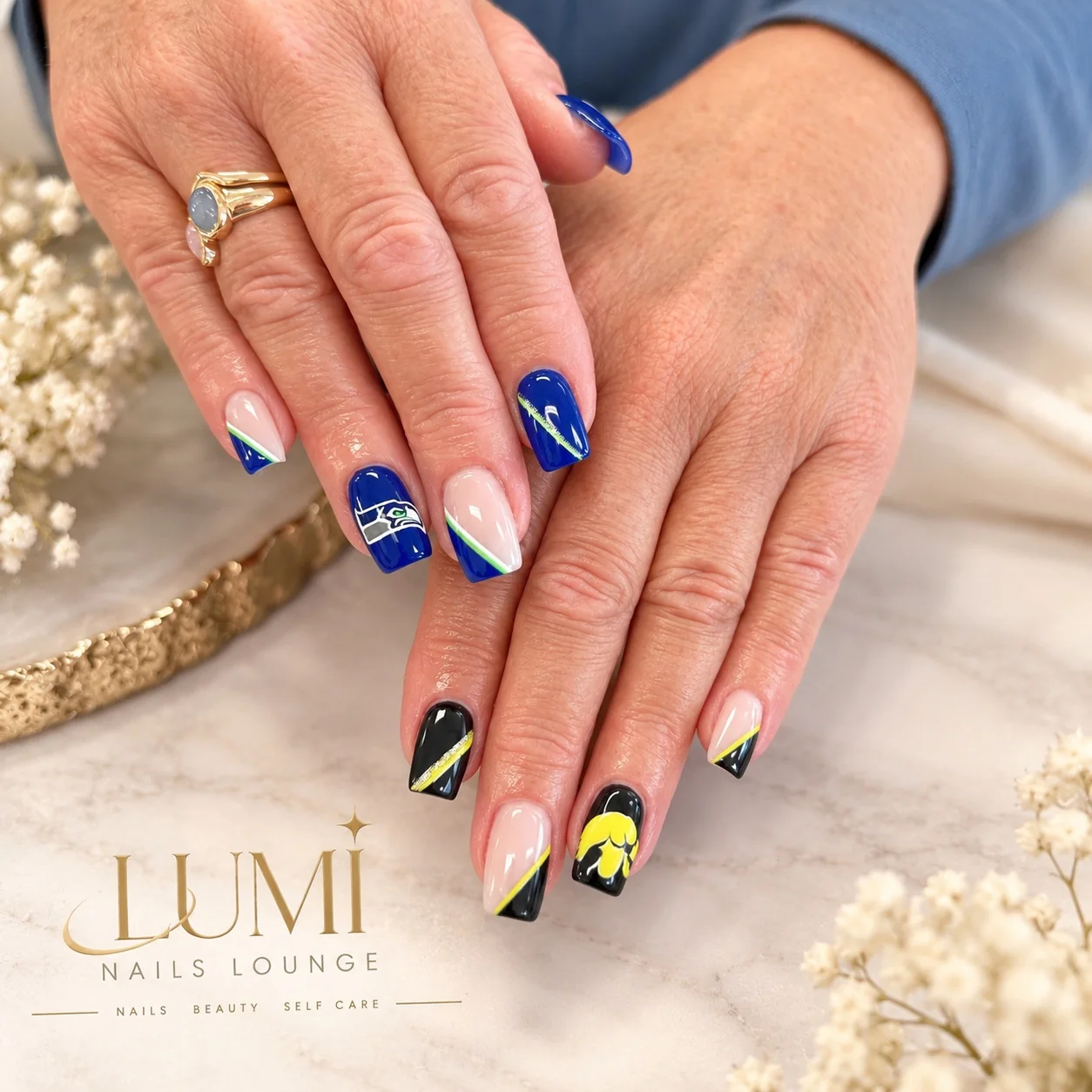 Green and white nail set